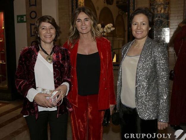 Alicia Moreno de Borb&oacute;n, Teresa de la Cierva y Beatriz Moreno de Borb&oacute;n.