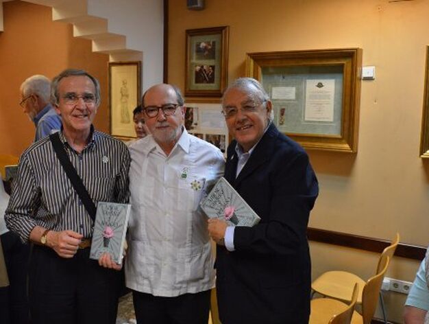 El empresario Pepe Ruiz, el presidente del Ateneo, Ignacio Moreno, y Pepe Rodr&iacute;guez Murillo.

Foto: Ignacio Casas de Ciria