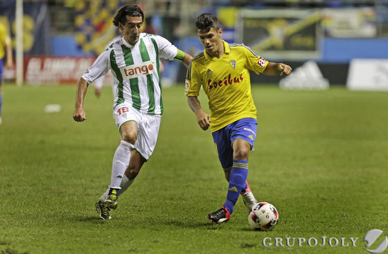 Del Castillo debut&oacute; con la camiseta amarilla sustituyendo a Aitor en la segunda parte.

Foto: Fito Carreto