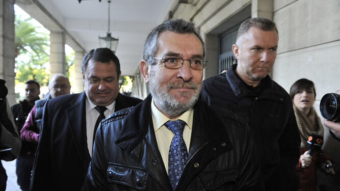 El ex delegado de Empleo en Sevilla Antonio Rivas, en los juzgados cuando declaró por los ERE.