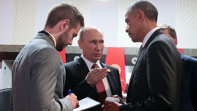 Breve encuentro entre Putin y Obama.