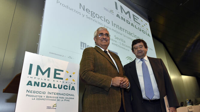 El consejero de Economía, Antonio Ramírez de Arellano, ayer, junto el presidente de IMEX, Jaime Ussía.
