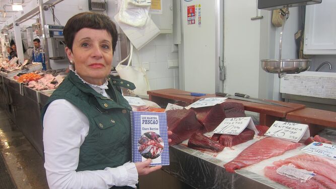 La cocinera y bloguera gaditana Charo Barrios, en el Mercado de Abastos de Cádiz.