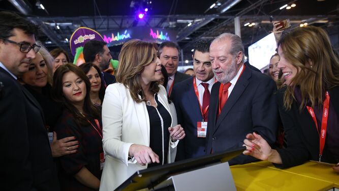 La presidenta de la Junta Susana Díaz junto a Villalobos y Juan Espadas.