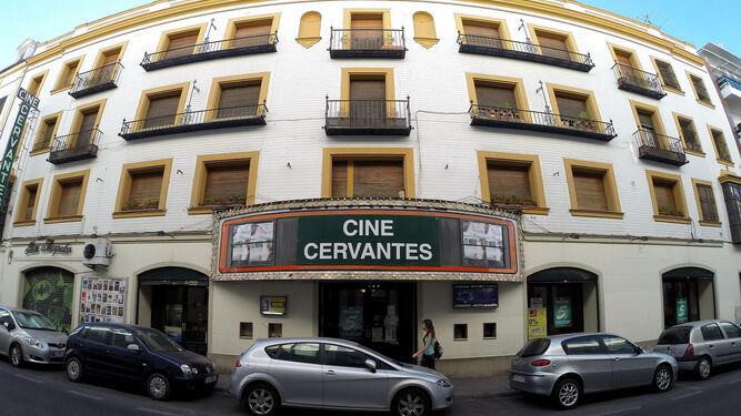 El edificio del cine Trajano fue proyectado por Aníbal González.