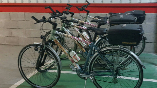 Las bicicletas compradas por el Ayuntamiento para la Policía Local, aparcadas en la Jefatura.
