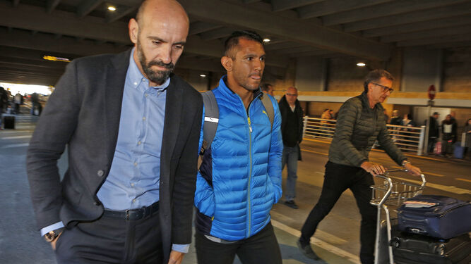 Monchi y Walter Montoya, la mañana del lunes a la llegada del argentino a Sevilla.
