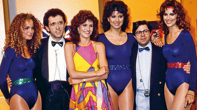 Jordi Hurtado en la primera etapa de 'Si lo sé no vengo', en el verano del 85, con la actriz madrileña Virginia Mataix (en el centro) como presentadora principal y el actor Damiá Barbany ('Destino Plutón') como adjunto al conductor.