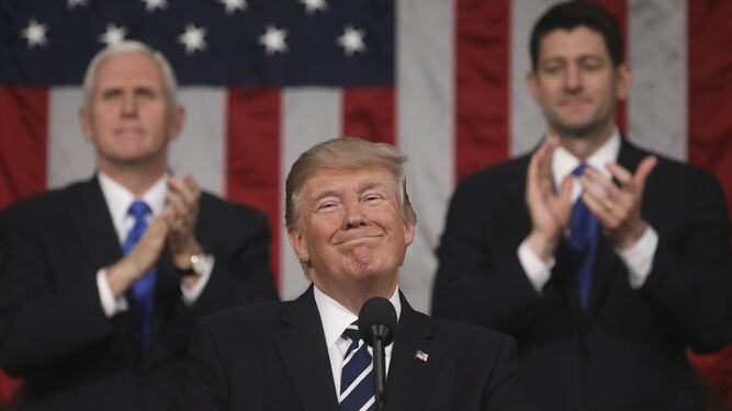 Donald Trump gesticula durante su discurso en el Congreso el martes.