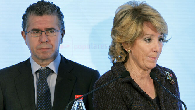 Esperanza Aguirre y Francisco Granados, al término de la reunión del Comité de Dirección del PP.