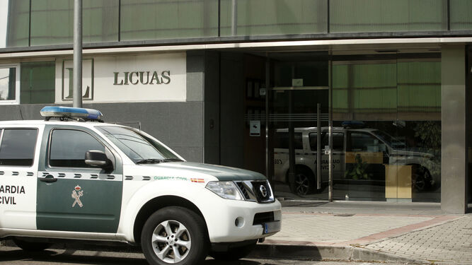Agentes de la Guardia Civil registran la sede de la empresa Licuas en el marco de la operación Lezo.