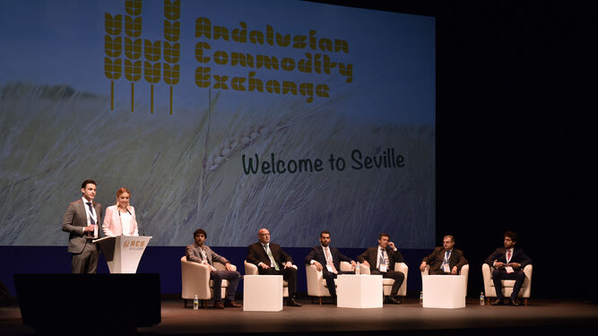 Jornadas de trabajo del Andalusian Commodity Exchange celebradas en el teatro Lope de Vega.