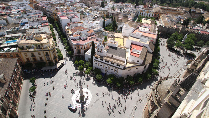 Vista que ofrecía desde la Giralda la Plaza Virgen de los Reyes y la calle Mateos Gago.