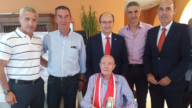 Entrañable homenaje a Roberto Alés en Jerez