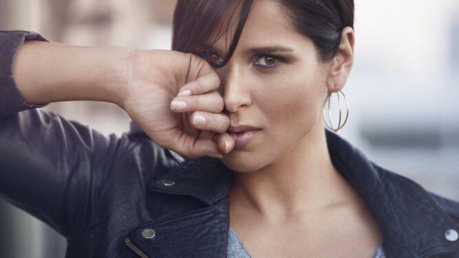 La cantante granadina Rosa López presenta el single 'Ahora sé quién soy', compuesto por ella misma.