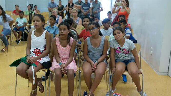 Villalobos recibe a  treinta niños saharauis