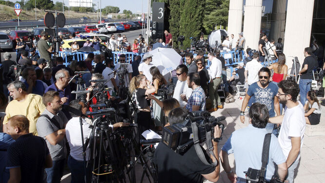 Los medios, a las puertas de los juzgados donde declara Cristiano Ronaldo.