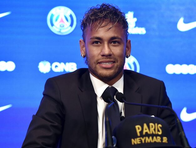La presentaci&oacute;n de Neymar con el PSG, en im&aacute;genes