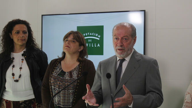 Presentación del Plan Supera por parte del presidente de la Diputación, Fernando Rodríguez Villalobos, el pasado mes de abril.