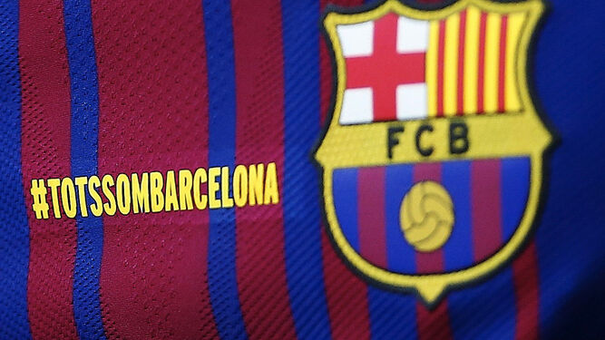 El Barcelona lució en sus camisetas el lema #TotsSomBarcelona.