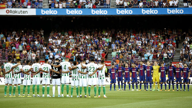 Una imagen del minuto de silencio en el Camp Nou.