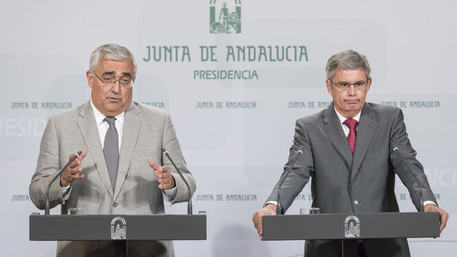 El consejero Ramírez de Arellano y el portavoz Juan Carlos Blanco.
