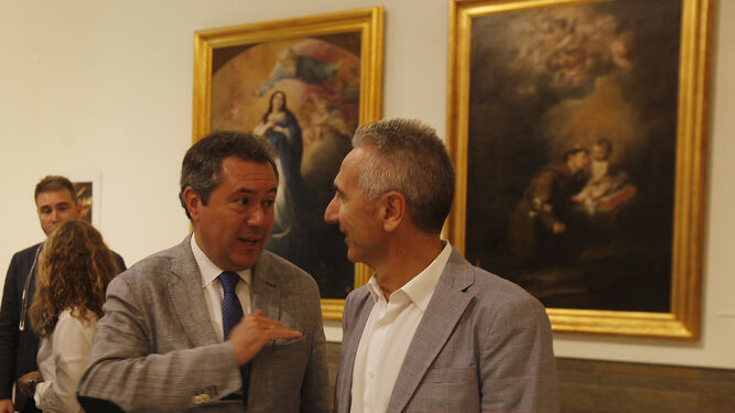 El alcalde y el consejero de Cultura, ayer en el Bellas Artes.
