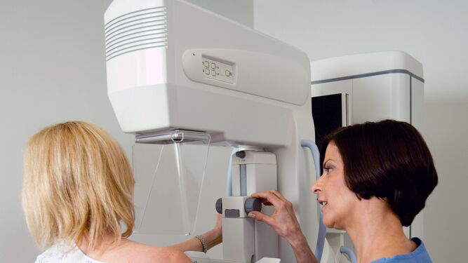 La mamografía sigue siendo la herramienta esencial para el diagnóstico.