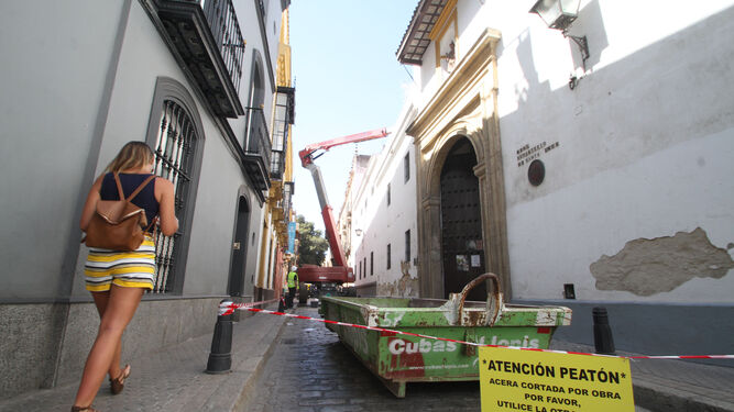 Fachada del convento de Santa Inés en la calle María Coronel, durante las obras realizadas en pasado mes de junio.