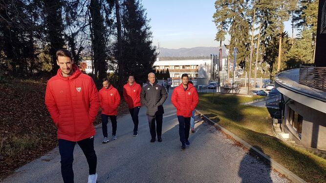 Sergio Rico, Sarabia, Escudero y David Soria, salen a pasear  cerca de la estación de esquí de Pohorje