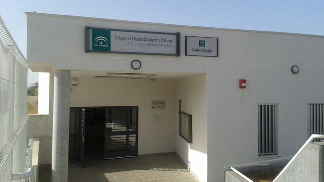 La entrada al centro, ubicado en la zona de El Polvorón y que cuenta con casi 350 alumnos matriculados.