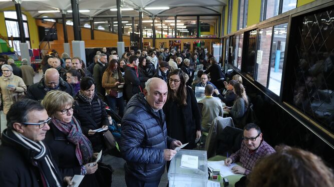 La jornada electoral en Cataluña, en imágenes
