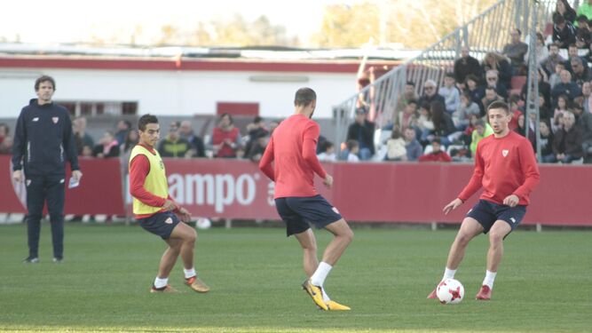 El entrenamiento del Sevilla a puerta abierta