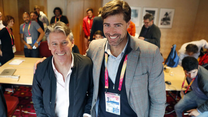 Sebastian Coe y el presidente de la Federación Española de Atletismo, Raúl Chapado, en un encuentro en Londres.