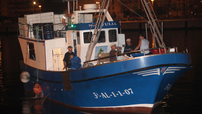Un pesquero con base en Algeciras sale a faenar en septiembre de 2014, tras renovarse el acuerdo con Marruecos ahora puesto en cuestión.