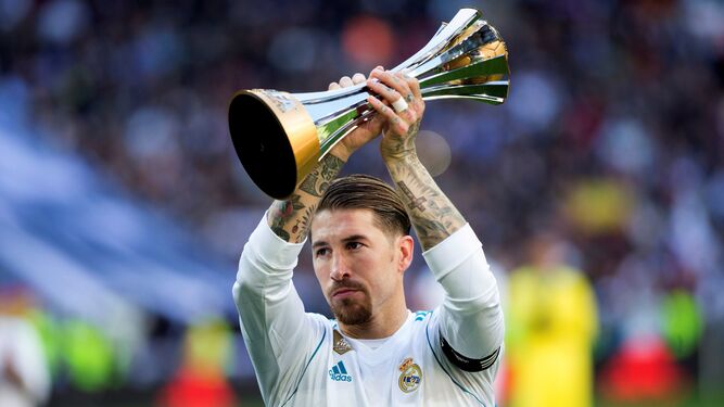Ramos, con el trofeo del Mundial de Clubes