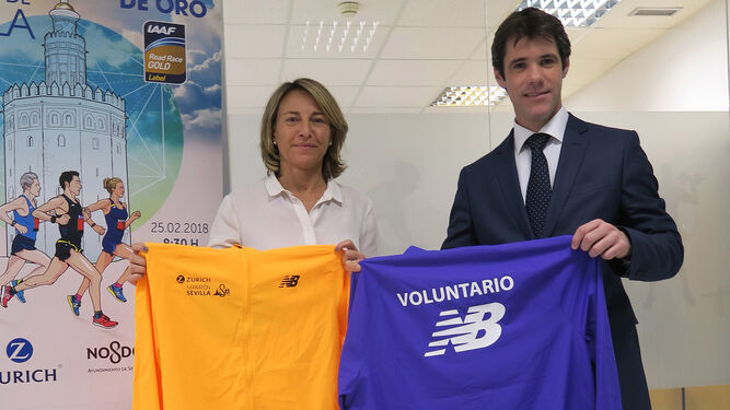 Presentación de los Cortavientos y la camiseta del voluntario para el Zúrich Maratón de Sevilla