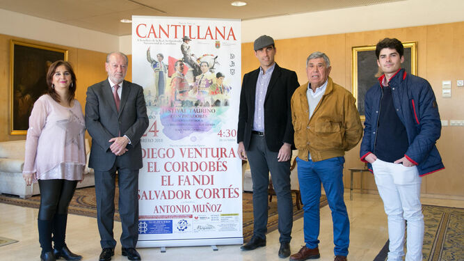 La alcaldesa de Cantillana, Villalobos, Salvador Cortés, Manili y Antonio Muñoz.