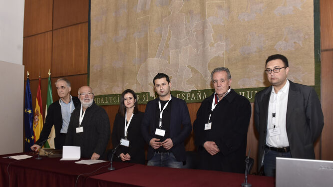 Ignacio Cembrero, Rafael Lara, Salua Elomar, Reda Benz Azar, Ahmed Zefzafi y Jamal Khattabi, ponentes de la primera mesa redonda del acto.