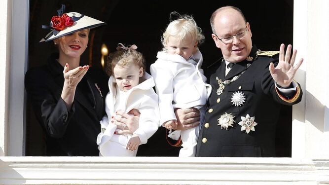 Desde que nacieron sus hijos Jacques y Gabriella, la princesa muestra una imagen más relajada.