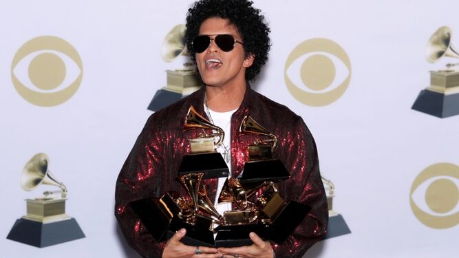Bruno Mars, con sus seis premios.