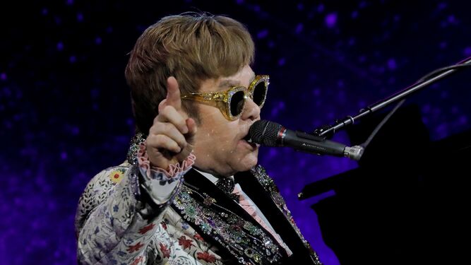 Elton John hace hueco en su agenda para la boda de Harry