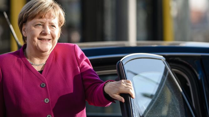 Merkel, a su llegada ayer a la sede de su partido para reunirse con el SPD.
