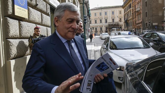 El presidente del Parlamento Europeo, Antonio Tajani, abandonaba ayer las oficinas de la Eurocámara en Roma.