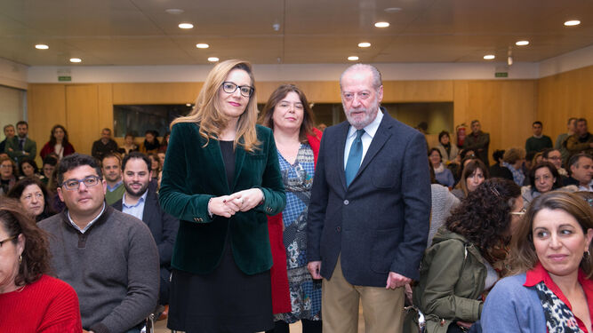 El presidente de la Diputación, con la diputada de Cohesión Social e Igualdad y la vicepresidenta de la Diputación.