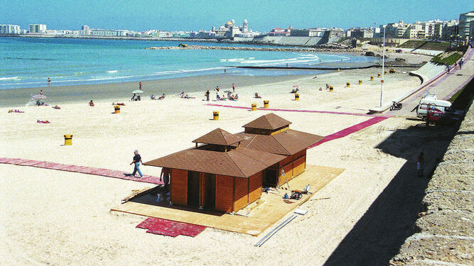 Uno de los chiringuitos d ela playa de la Victoria, en Cádiz.