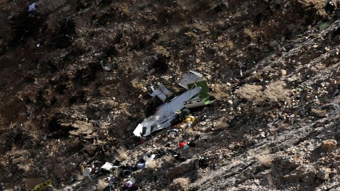 Vista aérea de los restos del avión privado turco accidentado en Irán.