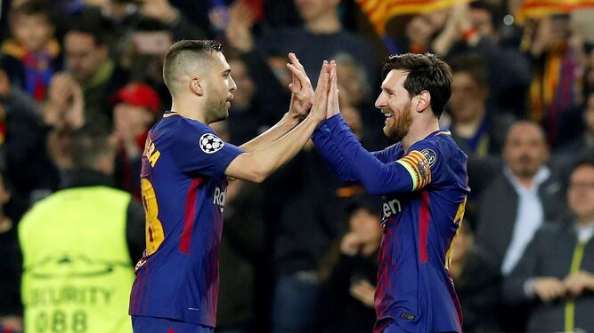 Messi celebra con Jordi Alba uno de sus goles.