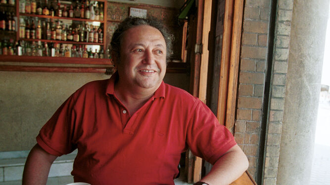 Paco Aguilera, en junio de 2002 en el bar Habanilla, cinco Mundiales después de España 82.