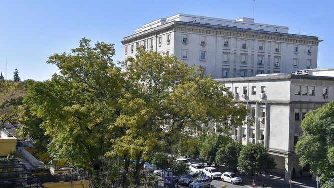 La sede judicial del Prado de San Sebastián, que será objeto de obras en la cubierta del edificio de los juzgados.